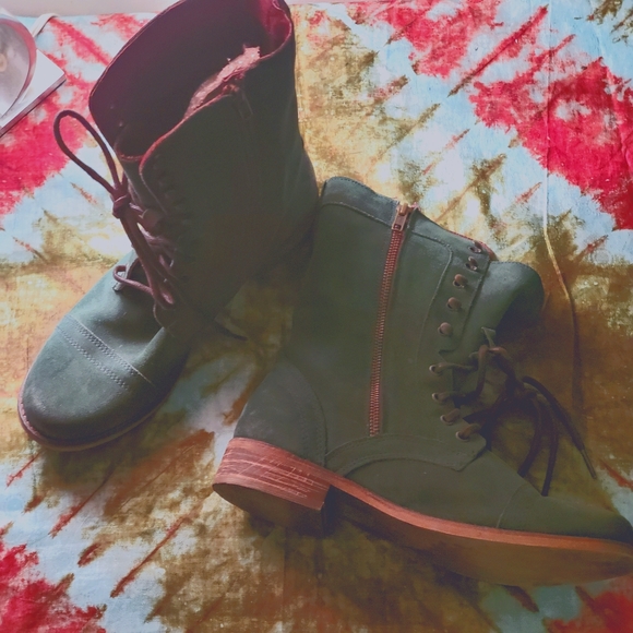 skechers boots green